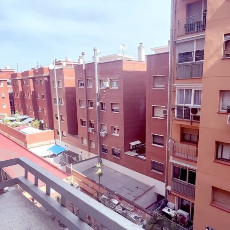 Bonito piso súper luminoso en la Av del Remolar de tres habitaciones, alto y co 