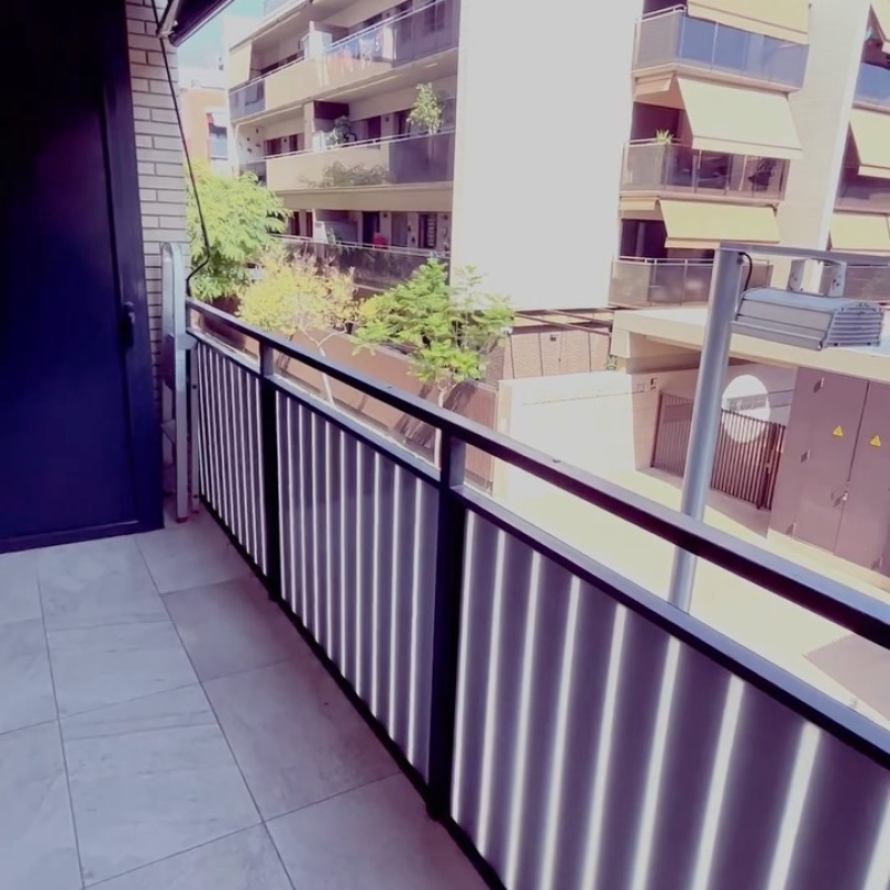 Precioso piso de Vertix de tres habitaciones con dos baños orientado a mar con 