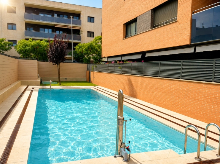 Imo 134 Piso en venta en Finca seminueva con piscina comunitaria 
